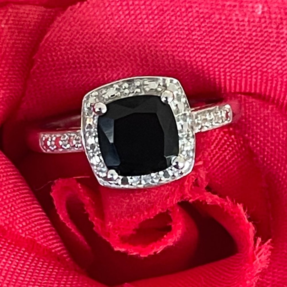 Princess cut Black Sapphire and White Sapphire Sterling Ring * Size 7 1/4